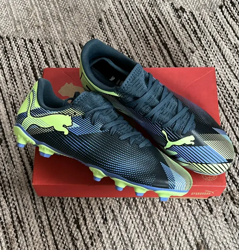 Zapatillas de fútbol Puma Future azul y verde