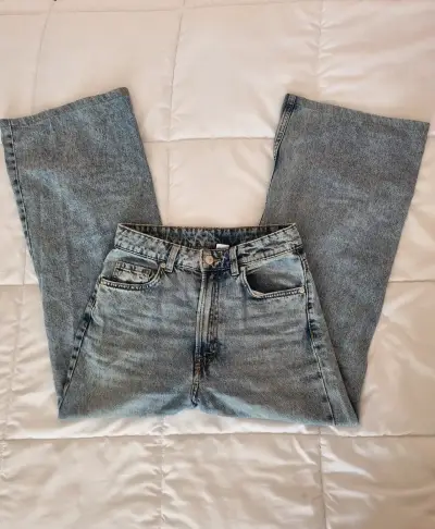 Jeans de mezclilla azul claro para mujer - miniatura 1