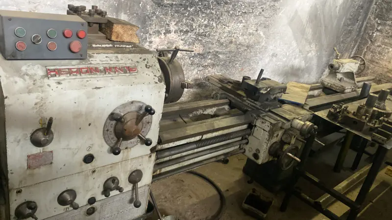 Torno industrial de bancada larga CZ32A - 3