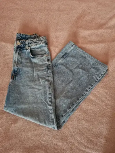Jeans de mezclilla azul claro para mujer - miniatura 2