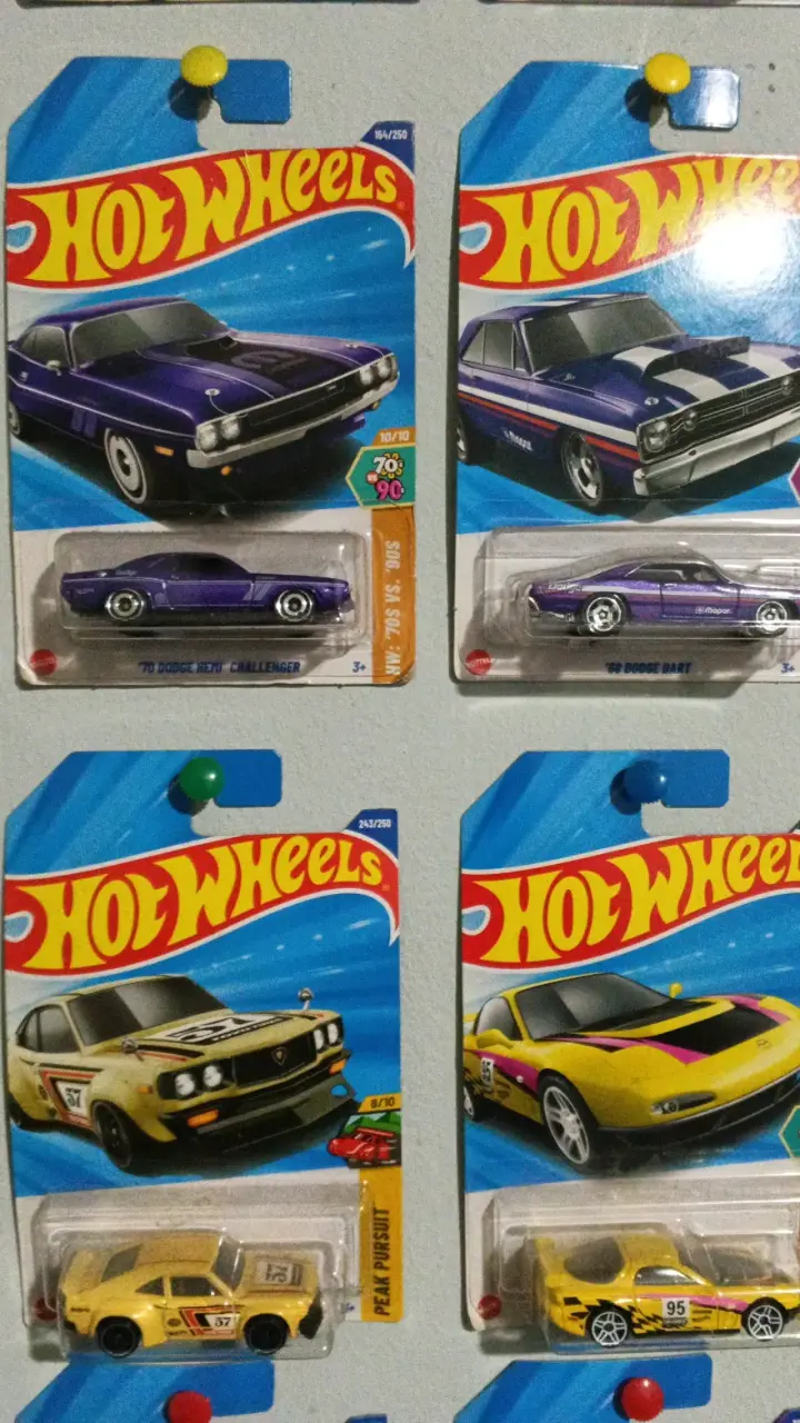 Colección de autos Hot Wheels variados - 1