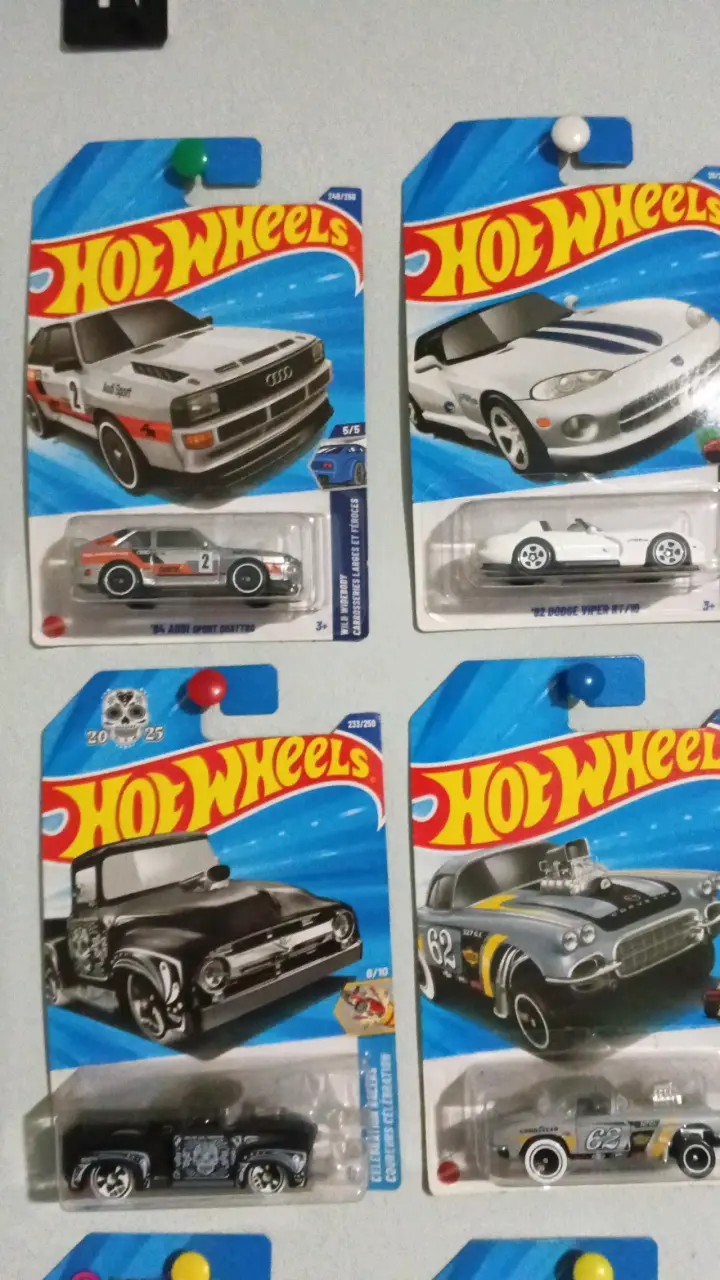 Colección de autos Hot Wheels variados - 4