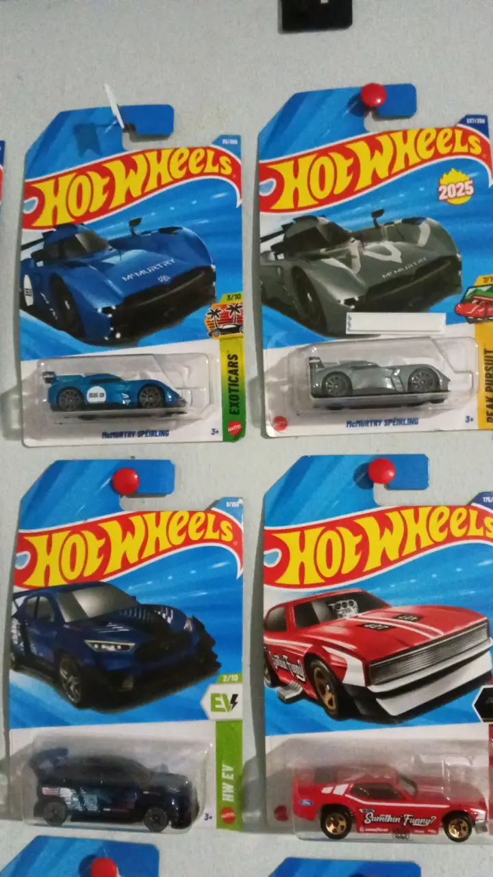 Colección de autos Hot Wheels variados - 6