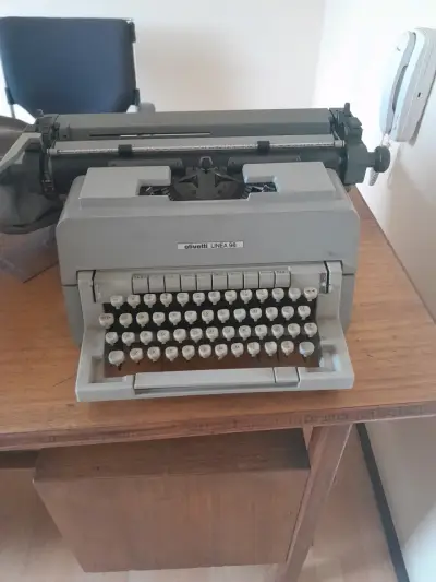 Máquina de Escribir Olivetti Linea 98 V, - miniatura 1