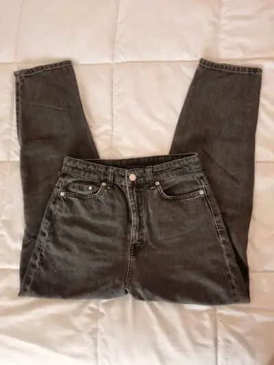 Jeans negros de mezclilla para mujer - miniatura 1