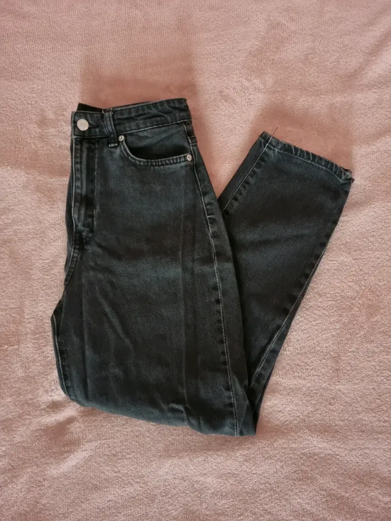 Jeans negros de mezclilla para mujer - 2