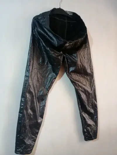Pantalones de cuero sintético negro para hombre - miniatura 1