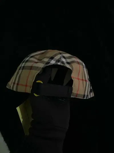 Gorra de cuadros beige estilo Burberry - miniatura 2