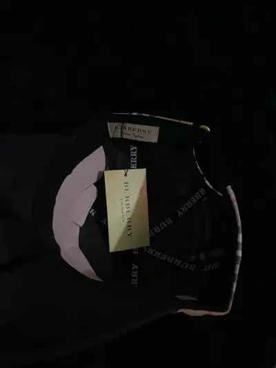 Gorra de cuadros beige estilo Burberry - miniatura 3