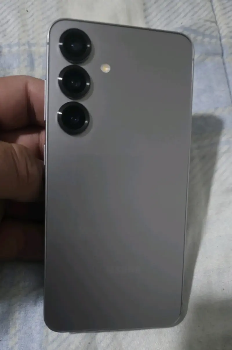 Samsung Galaxy S25 con cargador - 2