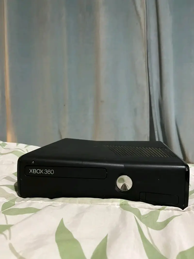 Pack Xbox 360 Slim con Kinect y controles - 3