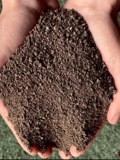 Tierra de Compostaje Orgánico para Jardinería - miniatura 1
