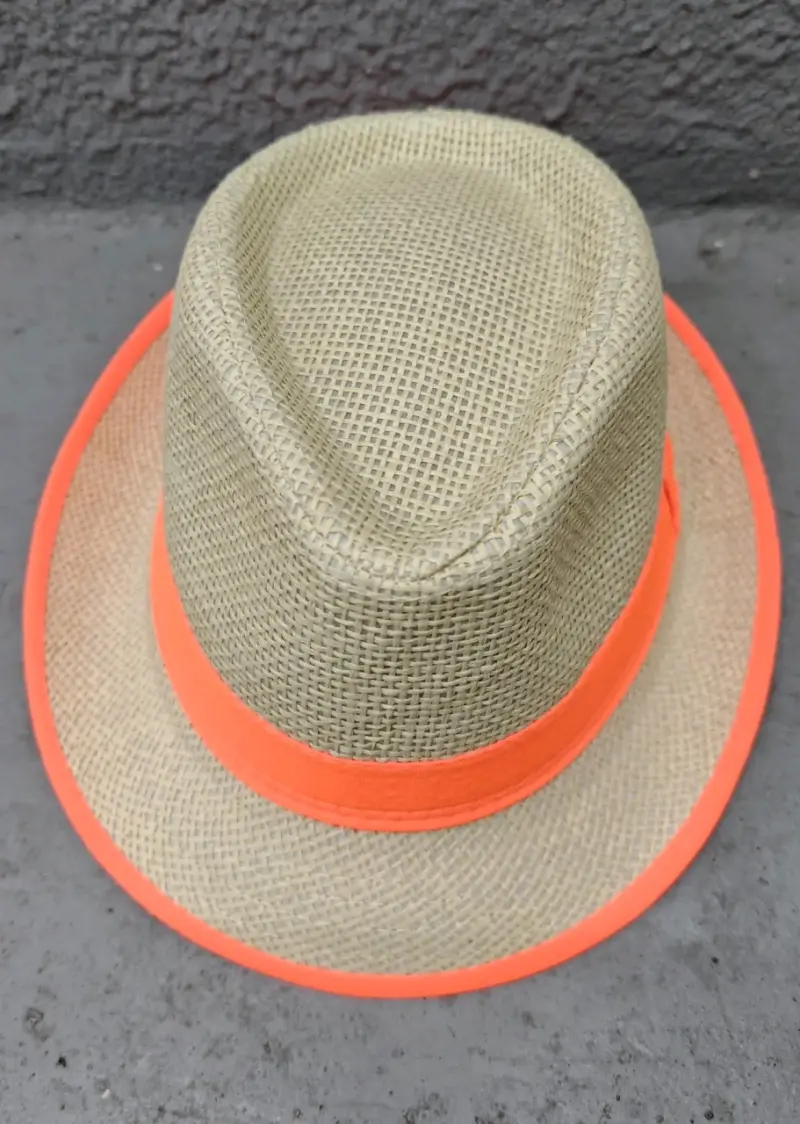 Sombrero de paja con cinta naranja