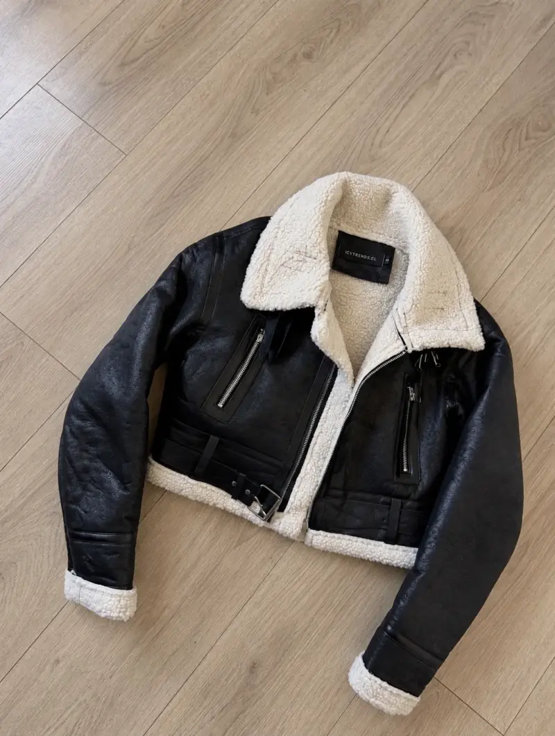 Chaqueta de cuero negra con forro de lana