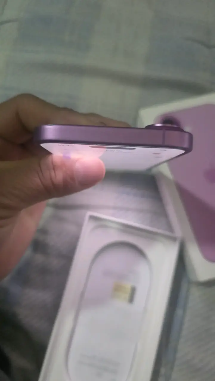 iPhone 16 color rosa con cargador - 5