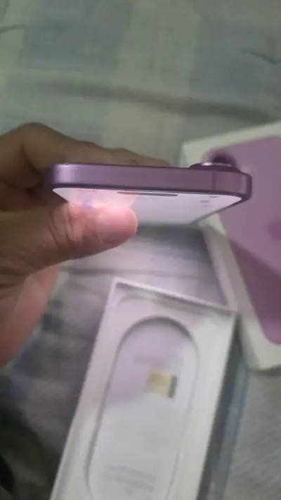 iPhone 16 color rosa con cargador - miniatura 5
