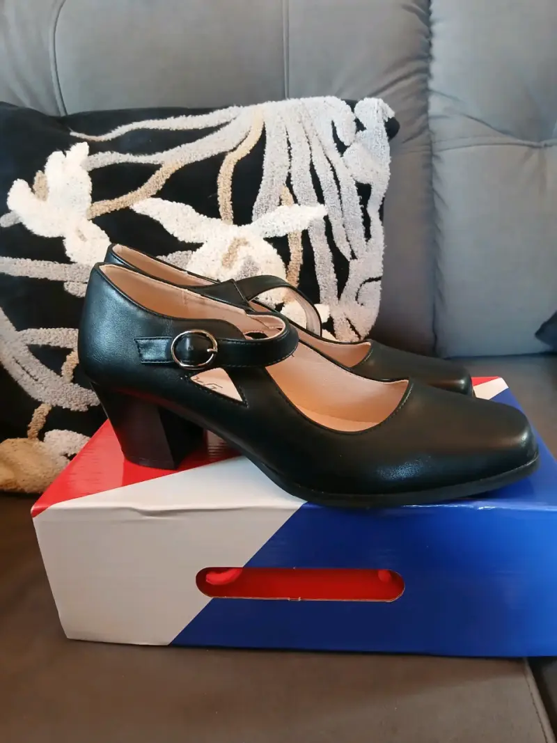 Zapatos de Tacón Negro con Hebilla - 1