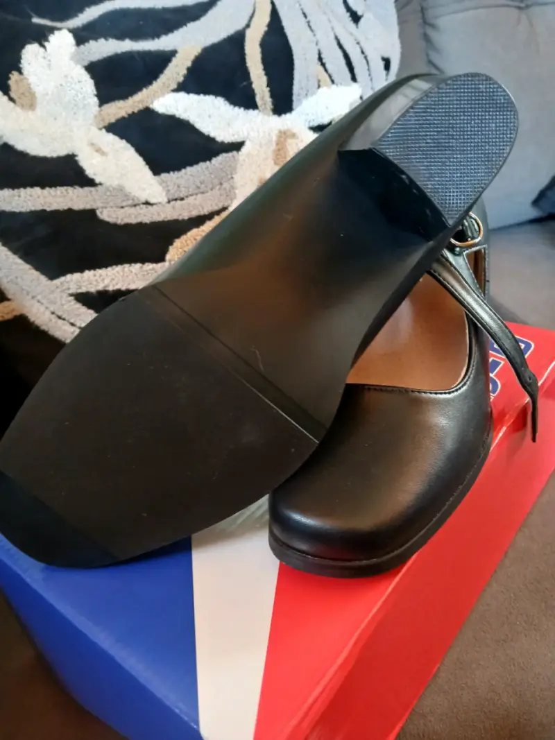 Zapatos de Tacón Negro con Hebilla - 4