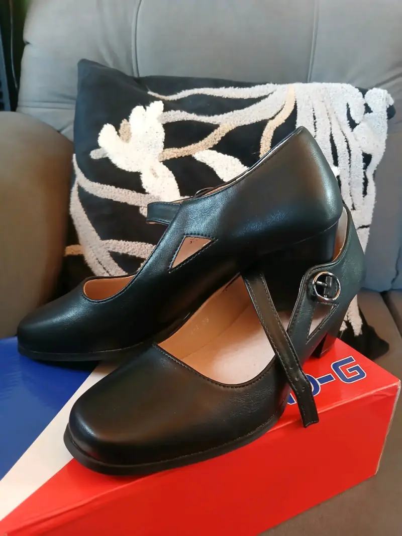 Zapatos de Tacón Negro con Hebilla - 5