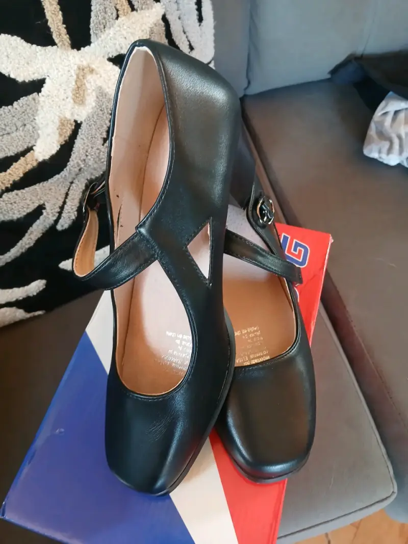 Zapatos de Tacón Negro con Hebilla - 6