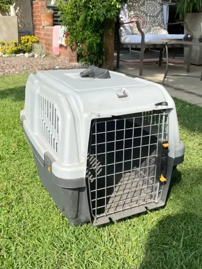 Transportadora de mascotas plástica mediana/grande - miniatura 1