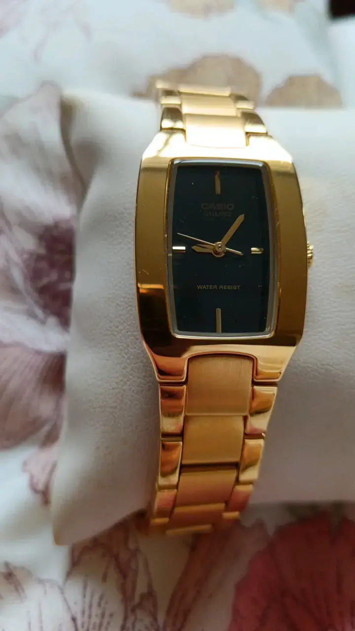 Reloj dorado Casio elegante para mujer - 4