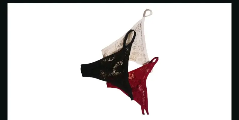 Set de tangas de encaje en tres colores