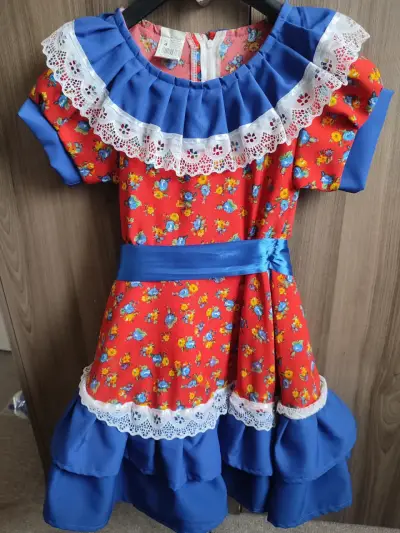 Vestido infantil folclórico rojo con encaje - miniatura 1