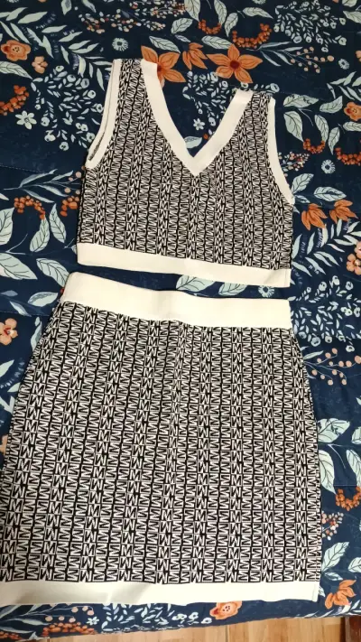 Conjunto de falda y top estampado en blanco y negr - miniatura 2