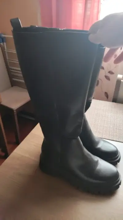 Botas negras de cuero sintético para mujer - miniatura 1