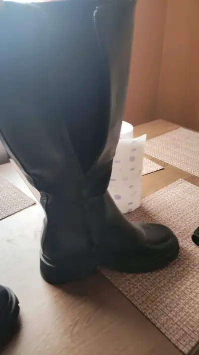 Botas negras de cuero sintético para mujer - miniatura 2