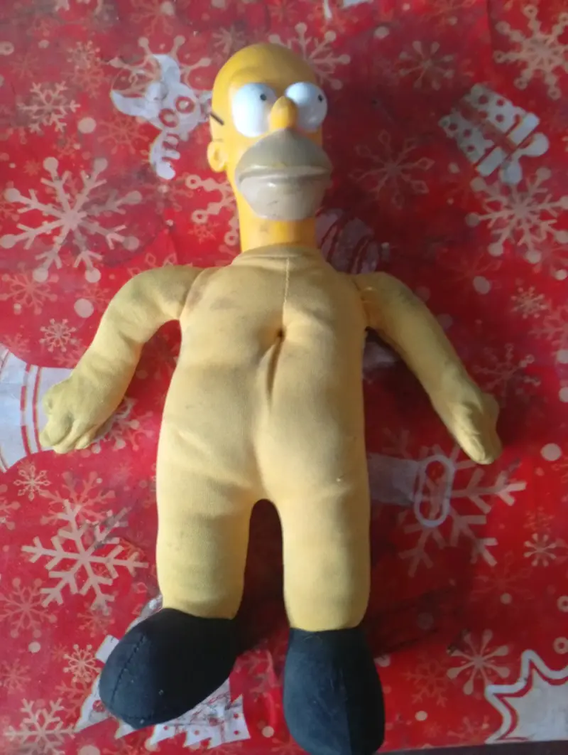Peluche de personaje animado amarillo