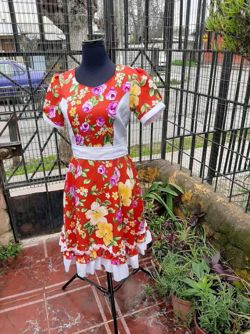 Vestido floral de huasa