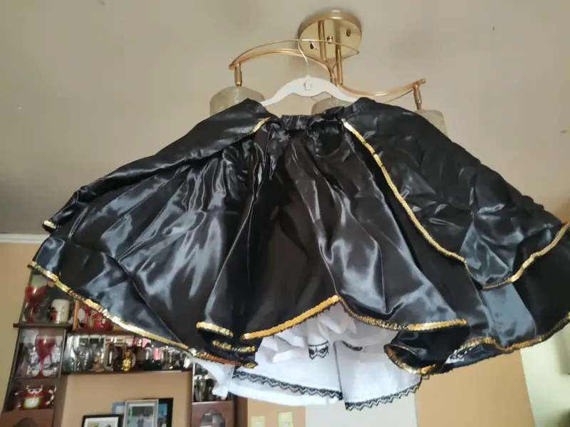 Falda de disfraz baile negra detalles dorados - 1