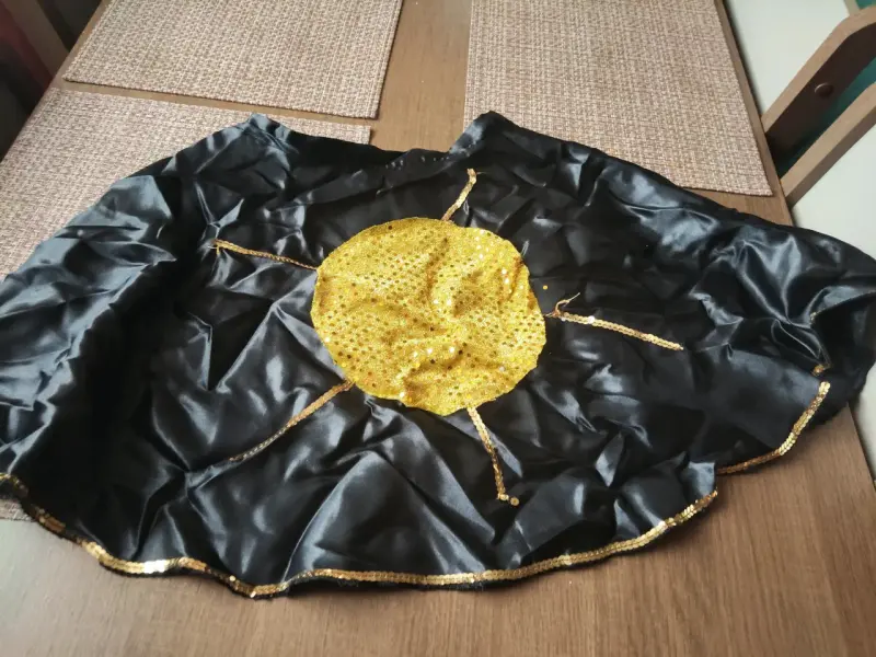 Falda de disfraz baile negra detalles dorados - 6