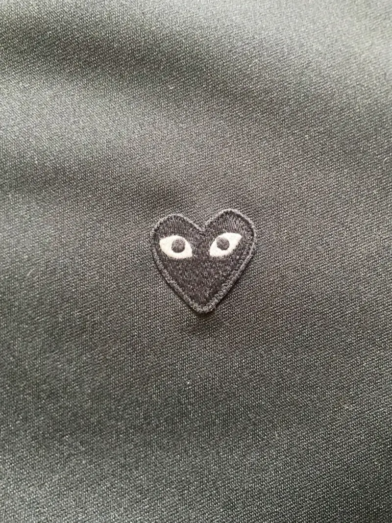 Polerón Comme des Garçons Play original - 2