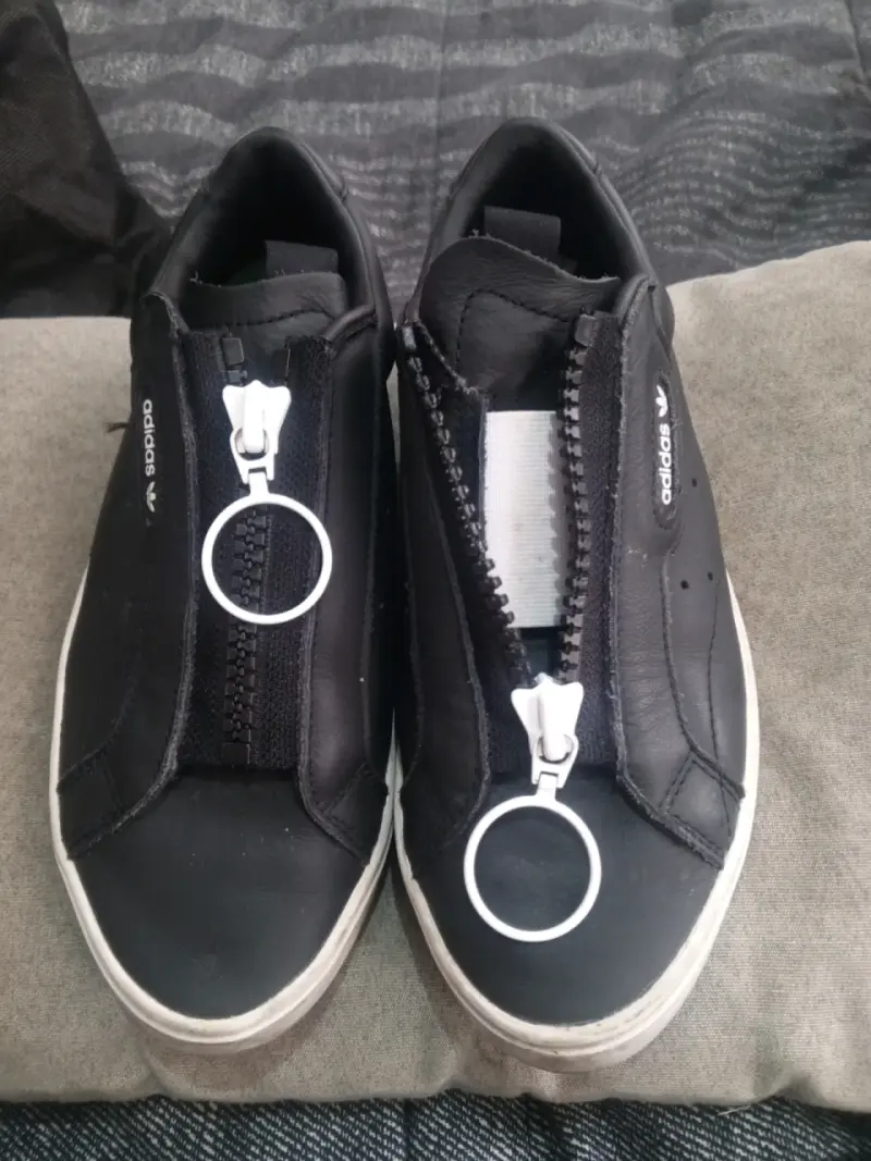 Zapatillas negras con cierre Adidas - 1