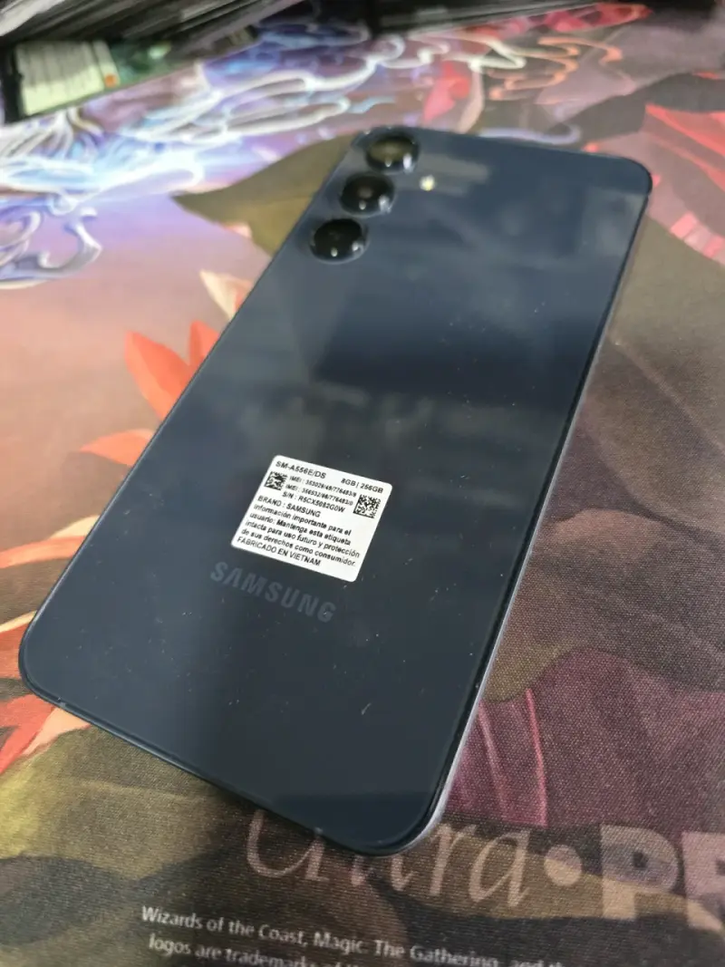 Smartphone Samsung Galaxy A55 en buen estado - 2