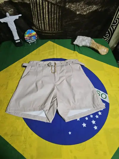 Shorts de cuero marrón con cinturón - miniatura 4