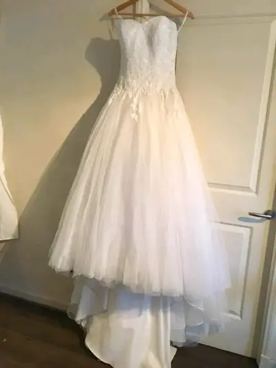 Vestido de novia blanco con encaje y tul - miniatura 2
