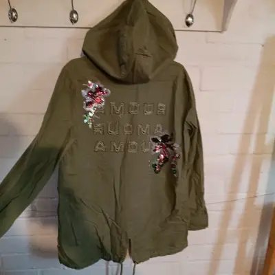 Parka verde con lentejuelas y capucha - miniatura 3