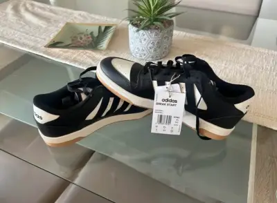 Zapatillas Adidas Break Start negras y blancas - miniatura 1