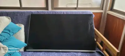 Smart tv de 42 pulgadas en buen estado - miniatura 1