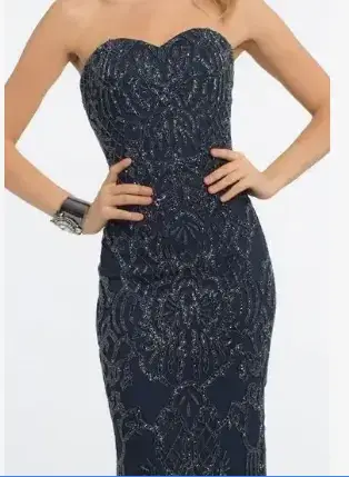 Vestido de noche largo azul con diseño elegante - miniatura 3