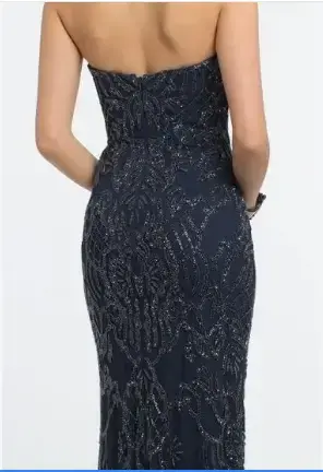 Vestido de noche largo azul con diseño elegante - 4