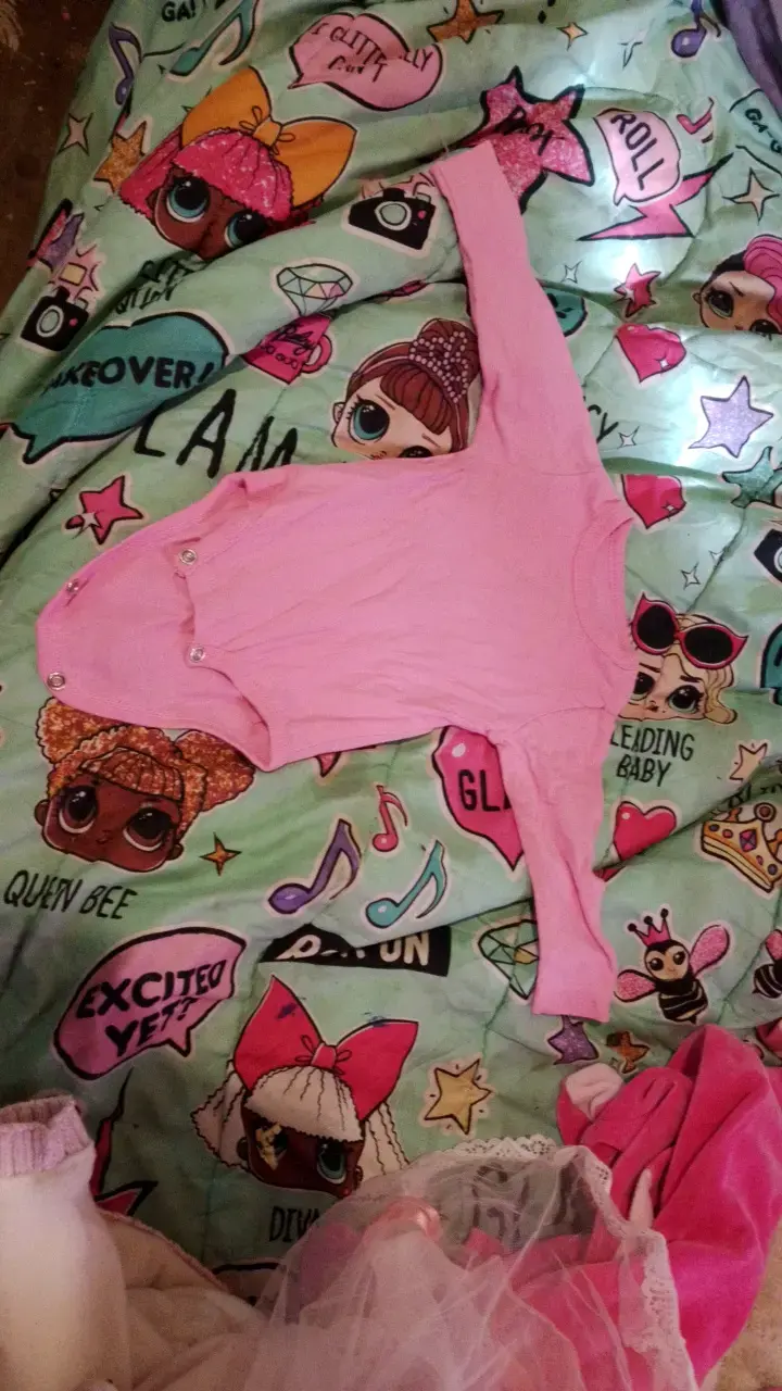 Body de bebé rosado con botones - 1