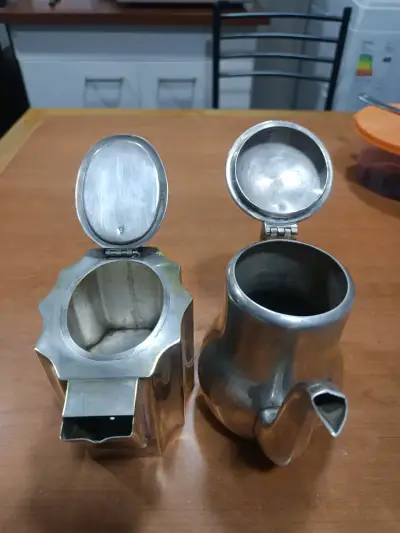 Juego de tetera y azucarero de metal plateado - miniatura 1
