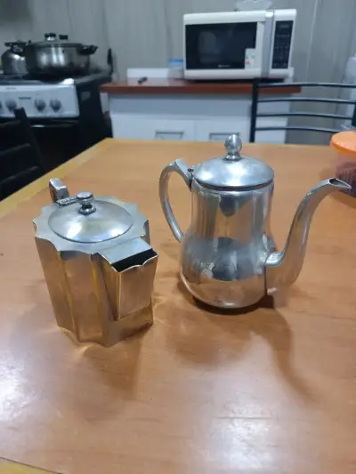 Juego de tetera y azucarero de metal plateado - miniatura 5