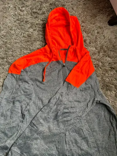 Polerón con capucha Champion gris y rojo - miniatura 1