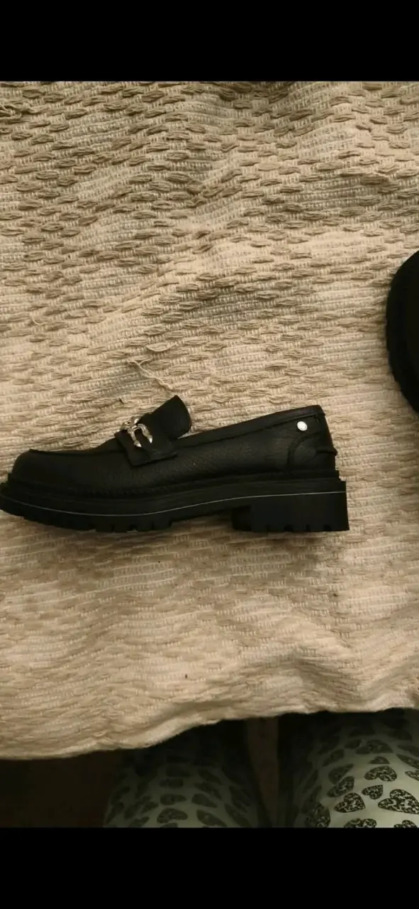 Mocasines de cuero negro con cadena Pollini - 2